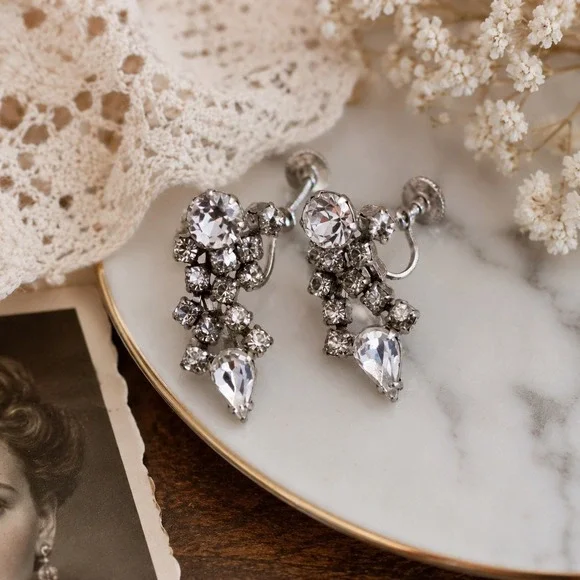 Vintage Rhinestone Dangle Screw Back Earrings Clear Crystal‎ Silver Tone