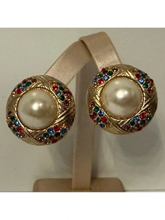 VINTAGE EARRINGS WHITE DOME FAUX PEARL GOLD TONE BASKETWEAVE MULTI CRYSTAL CLIP