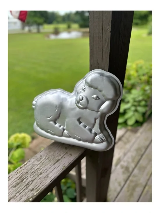 Wilton Vintage 1981 Lamb Shaped Aluminum Cake Pan 12in Silver 502-3444