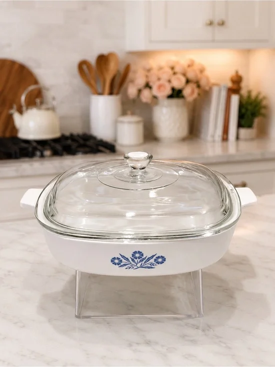 EUC CorningWare “Blue Cornflower” Classic 9” x 9” Covered Casserole Baking Dish