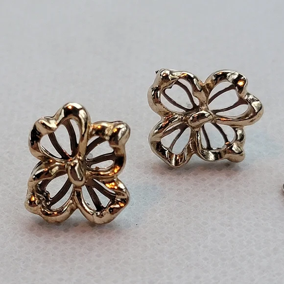Vintage Avon Two Tone Dogwood Flower Earrings