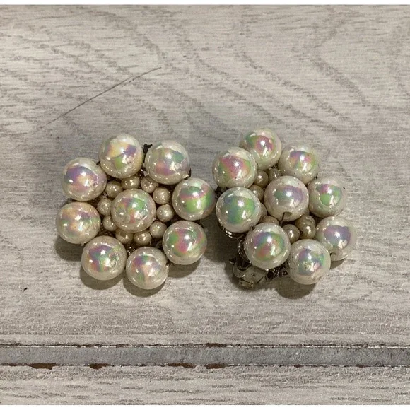 Silvertone Clip On Earrings w/ Iridescent Faux Pearl Stones Round A14‎