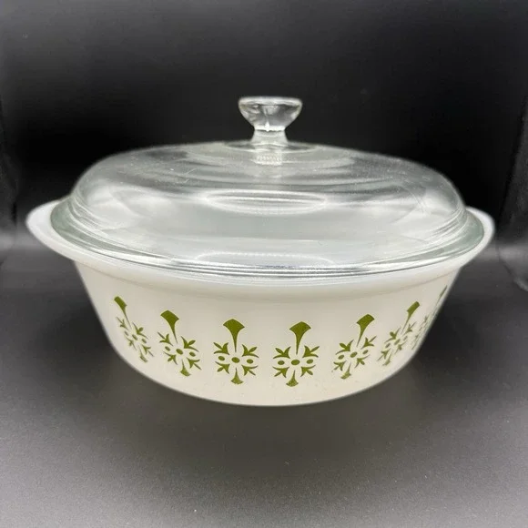 Vintage Mid Century‎ Modern Glasbake Milk Glass Green Pinwheel 2QT Casserole/Lid