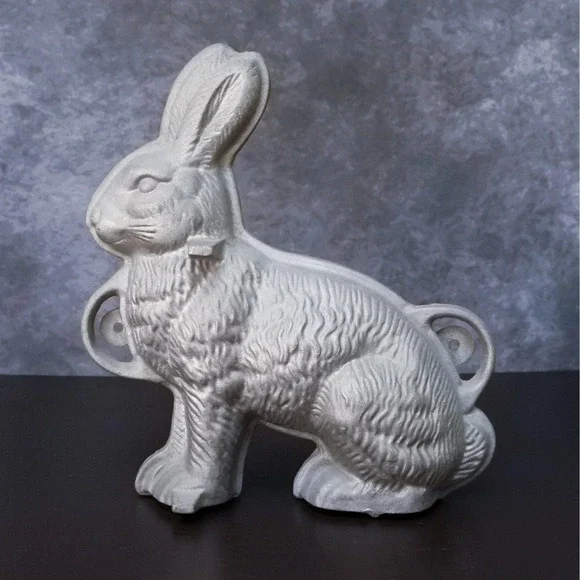 Vintage Large Rabbit Bunny Metal Chocolate Cake Mold