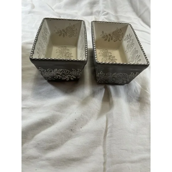 Baum Gray Floral Stoneware Mini Loaf Pans Set of‎ 2 Oven Safe Beaded Rim Modern