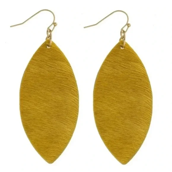 Boutique NWT Cowhide finish pointed oval drop earrings Western boho