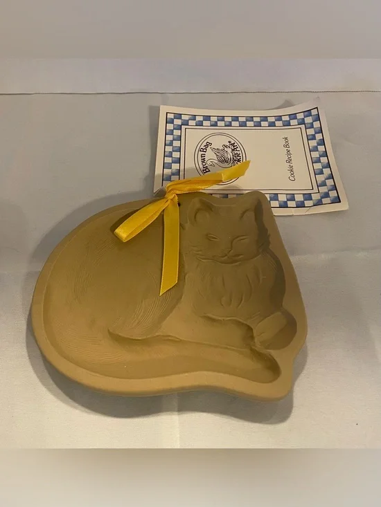 NWT Vintage 1992 Brown Bag Cookie Art Contented Cat mold - Hill Design