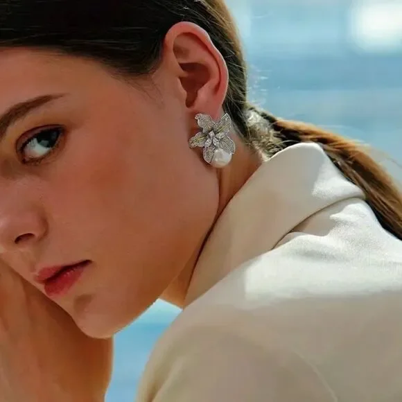 Statement stud earrings N110