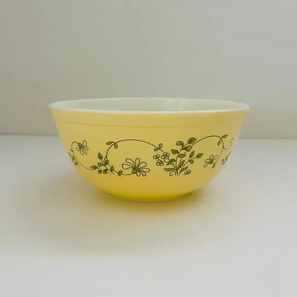 PYREX Cream Green Floral Vine Shenandoah 403 Mixing Bowl 2.5 Qt.