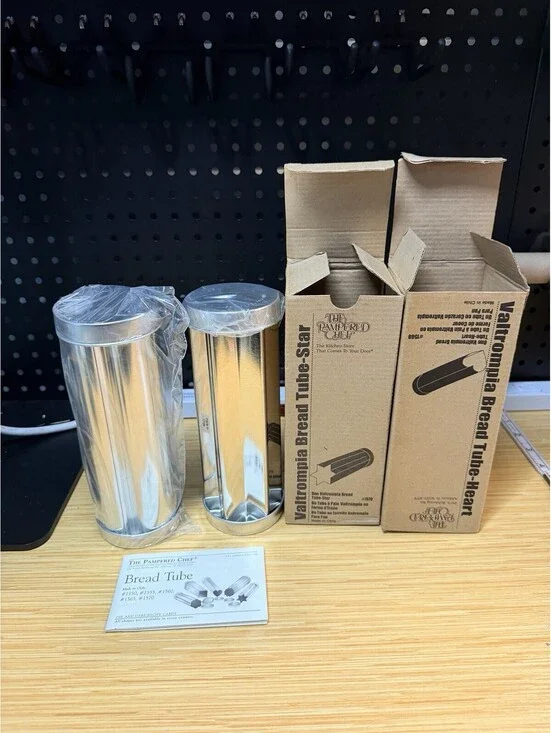Pampered Chef Flowere & Heart Bread Tubes Lot Of 2 New in Original Boxes VTG *