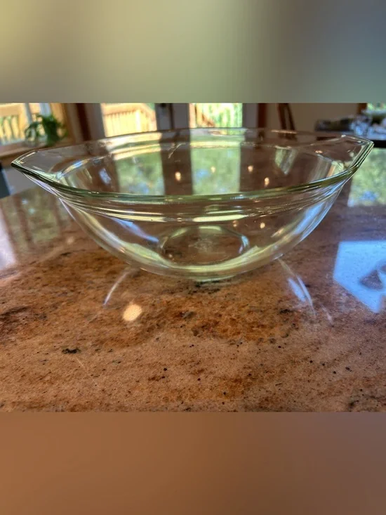 PYREX TRADE MARK 3 Qt Clear Glass Mixing Bowl w/pour handles. 12 cups 11”x12”.