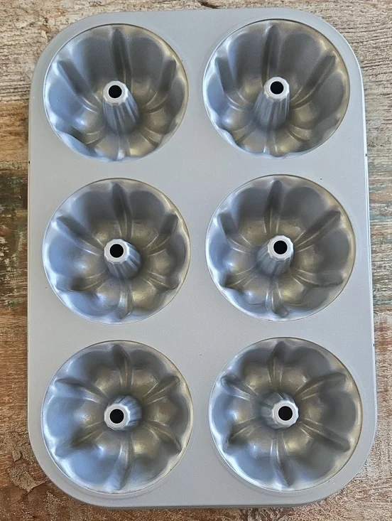 Like New Pampered Chef Mini Fluted Cake Pan 1602 Teal Blue 6 Cavity. (BIN 010)