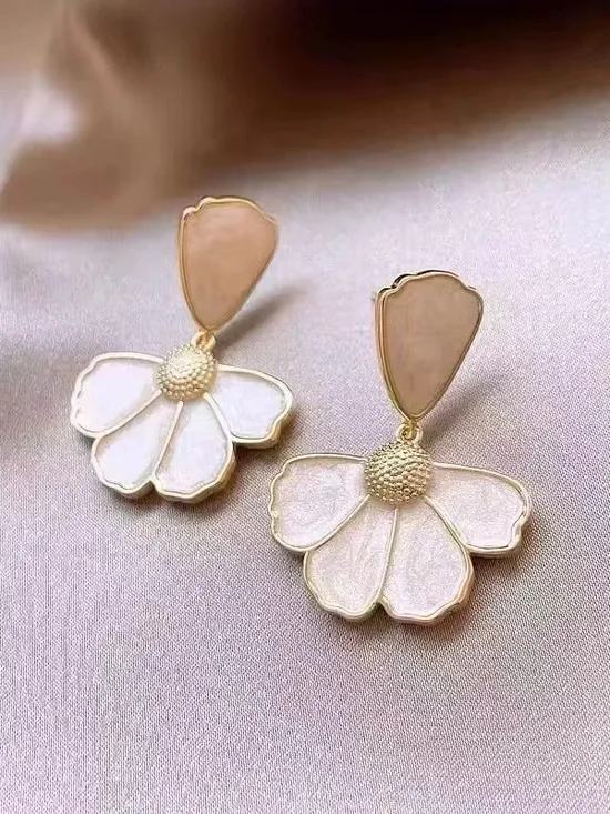 ***Delicate White Petal Drop Earrings - Gold Trim