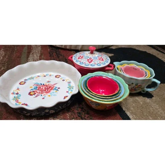 Pioneer Woman Woman Lot Mini Casserole Dish with Lid-Measuring Cups-Pie Plate