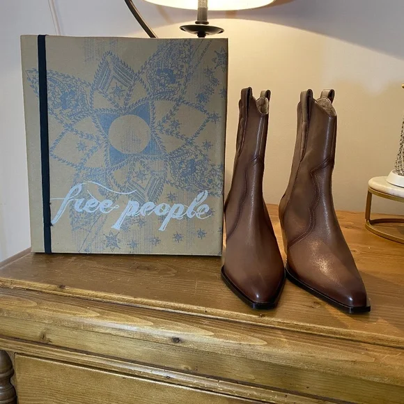 Brand New! Free People Cap Nap Saddle‎ Leather Cowboy Boot - Size 7.5