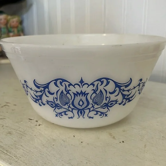 Vintage Federal glass heat proof Bucks County mixing bowl 8” x 4”