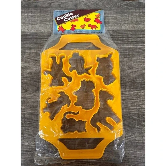 Vintage House‎ Lloyd Inc Animal Cookie Cutter Tray Yellow Multi Shape 30-134 NIP