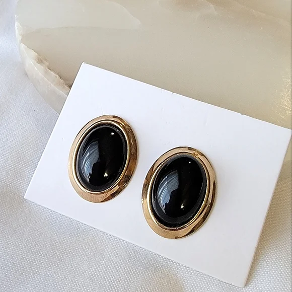 Vintage Oval Cabochon Earrings Gold and Black