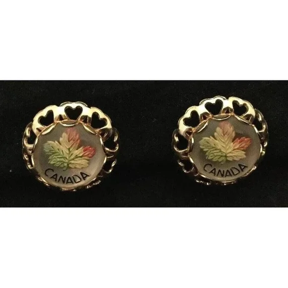 Vintage BM Co Canada‎ Maple Leaf Red Green Screw Back Earrings Gold Tone Retro