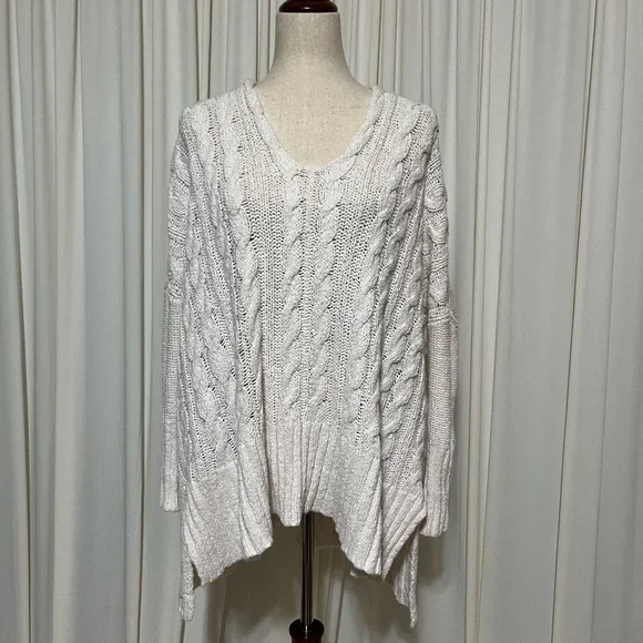 Free People Cream Cable Knit V-Neck Batwing Tunic Sweater‎ Size Small