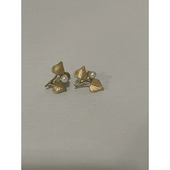 Vintage Clip On Pearl Earrings With Gold‎ Tone Leaves