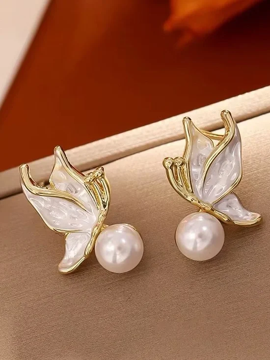 ***Dainty Gold & White Pearl Butterfly Stud Earrings
