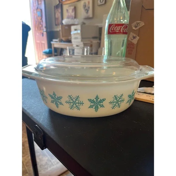 Vintage Pyrex 043 Turquoise Snowflake 1.5 QT‎ Oval Casserole Dish with Lid USA