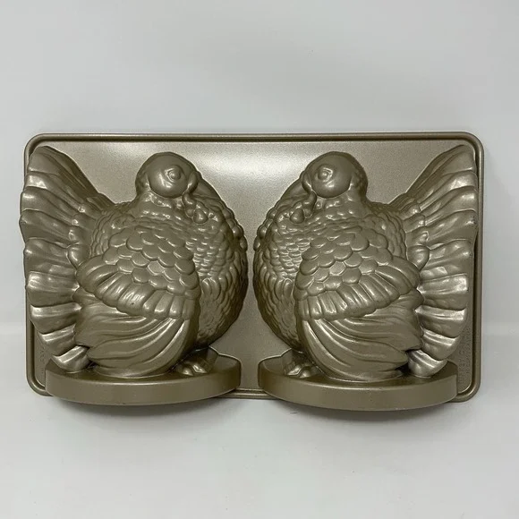 Nordic Ware Turkey Cake Pan 3D 10 Cup Cast Aluminum Thanksgiving USA