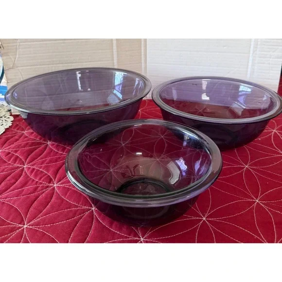 Pyrex Amethyst Purple Glass Nesting Mixing Bowl Set 322 323 325 Made in USA VTG