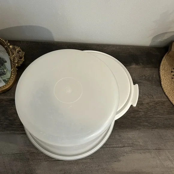 Vintage TUPPERWARE  Cake Carrier 683-1 White Clear 9