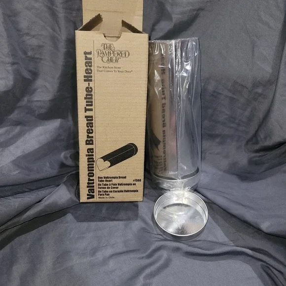 The Pampered Chef Valtrompia Bread Tube Heart Recipes Instructions in Box  New