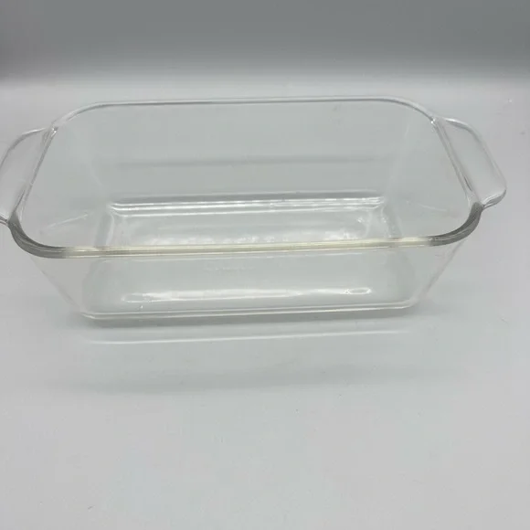 Pyrex 1.5 quart clear glass baking dish