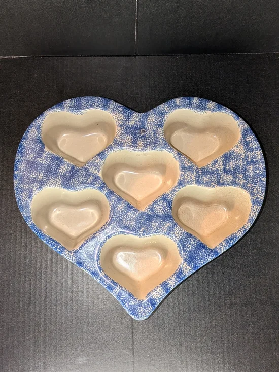 HEART SHAPED Muffin Pan/Baking Dish * Blue Sponged Rim * Terrific Condition