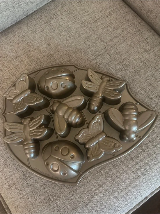 Appears New Nordic Wear Backyard Bugs Cake Pan