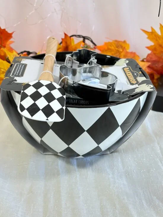The Bakeshop Halloween Black White  Mixing Bowl & Utensil 4PC Mackenzie Style