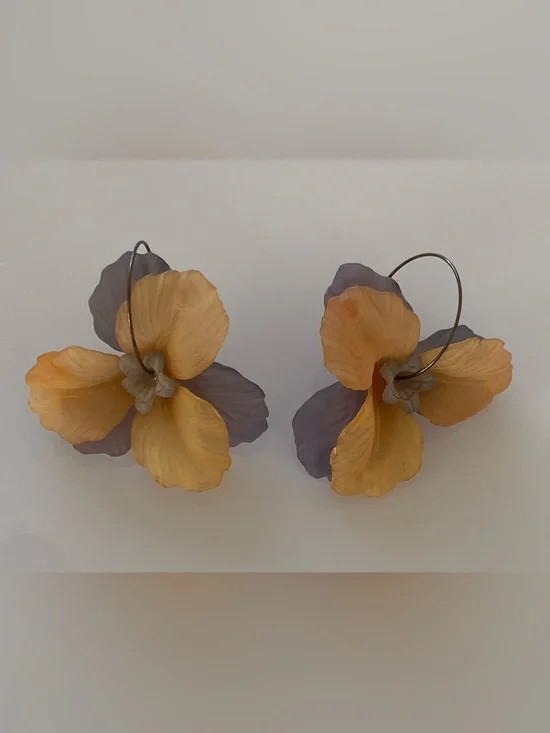 Vintage Lucite Flower Earrings