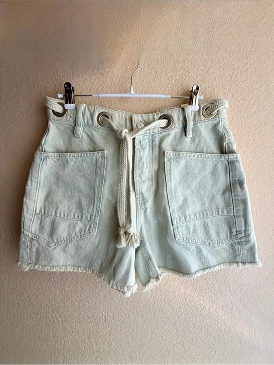 NWOT Free People We The Free Moxie Barrel Jean Shorts size 26 Denim Rope Waist