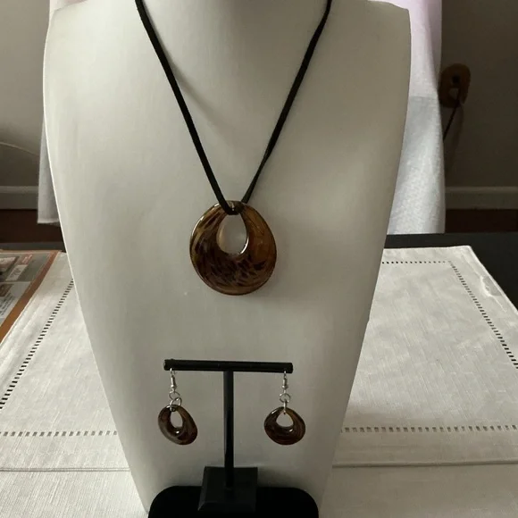 Amber/Brown Silver Tone Pendant Necklace and Earrings