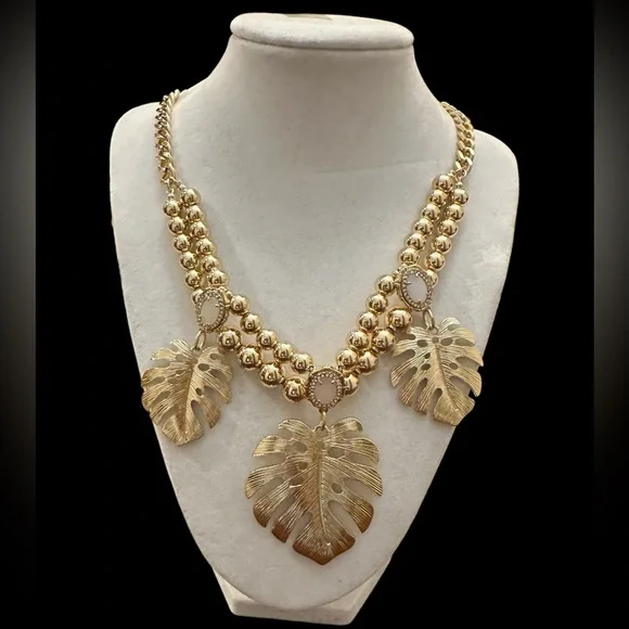 RARE‎ LILLY PULITZER BANANA LEAF NECKLACE NWT