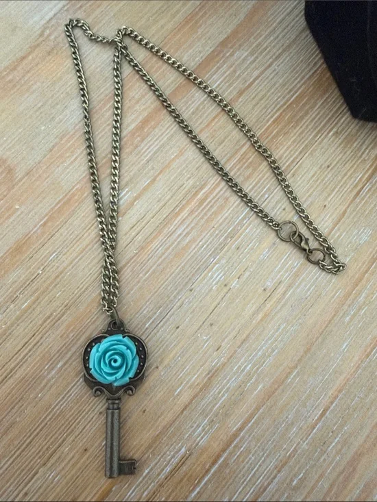 Vintage-Inspired Turquoise Rose Key Pendant Necklace - Women Jewelry
