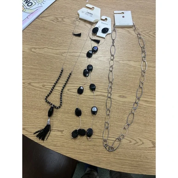 Dress Barn Jewelry Lot Of 5‎ Bundle Necklaces NWT
