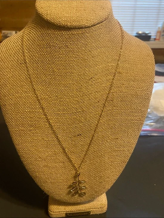 Delicate Gold Leaf Pendant Necklace - Women Jewelry