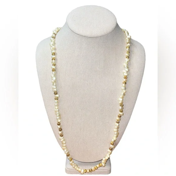 ✨ 3/$15 ✨ Faux Pearl Gold Accents Necklace