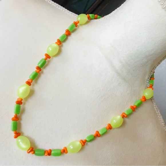 Vintage 60s-70s bright acrylic bead necklace