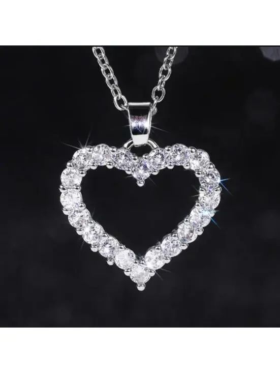 New without tags simple heart Necklace