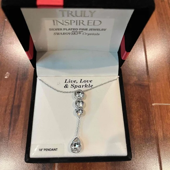 New‎ NWT Truly Inspired Silver Plated Swarovski Necklace Teardrop Pendant Gift