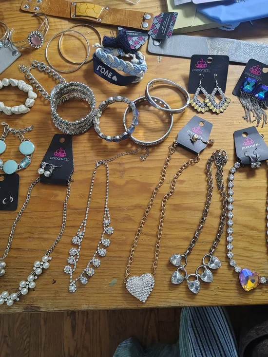 31 Mixed Pieces of New Paparazzi Jewelry
