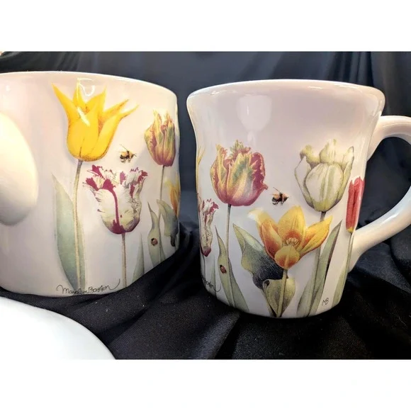 Teapot with two matching mugs