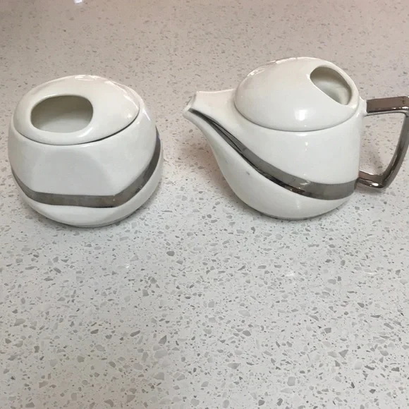 Mid-century modern sugar bowl & creamer set, white & silver excellent condition‎