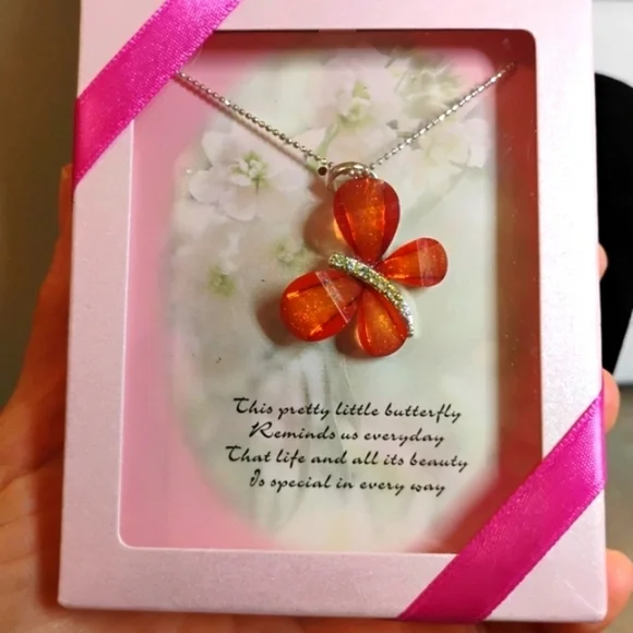 New Crystal Butterfly Necklace Silver‎ Tone